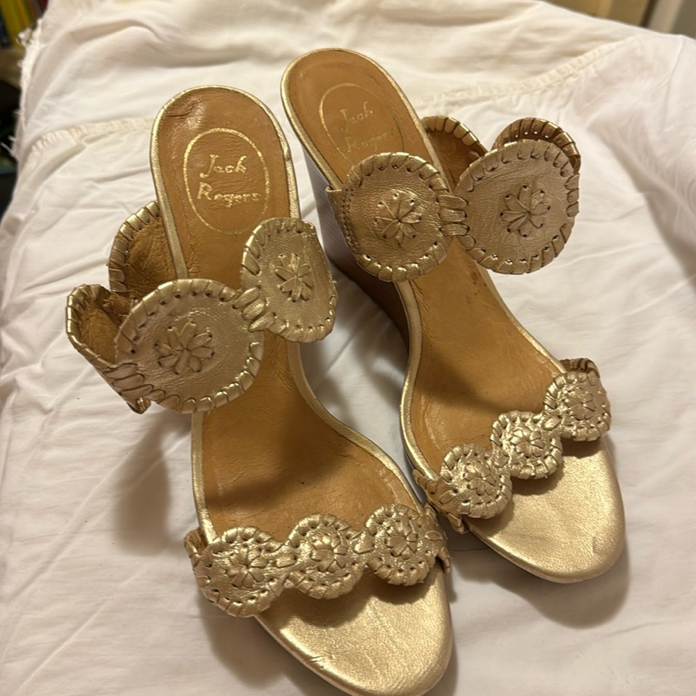 Gorgeous gently worn Jack Rogers scandals